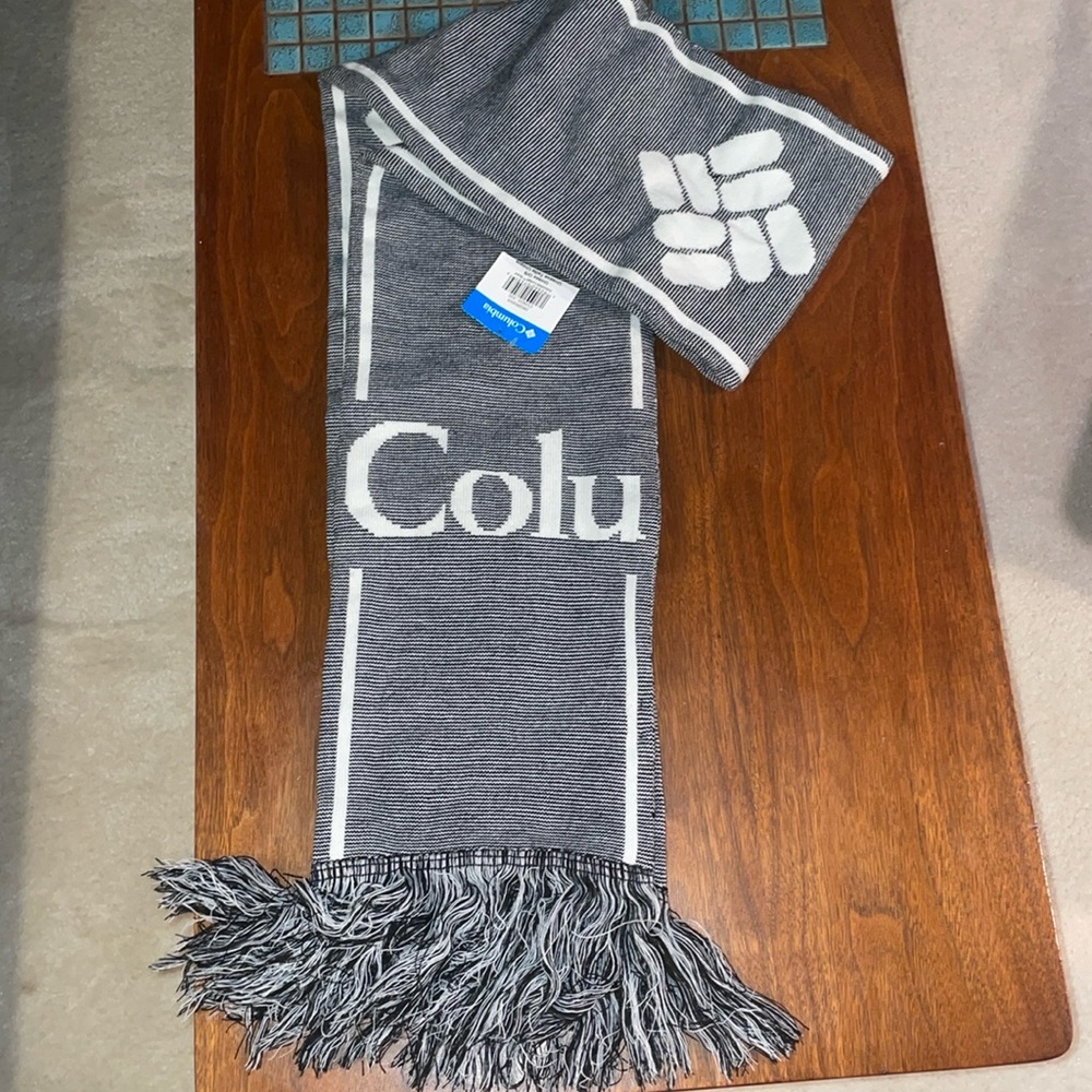 NWT 🥶❄️Columbia Lodge Unisex Extra Long Scarf